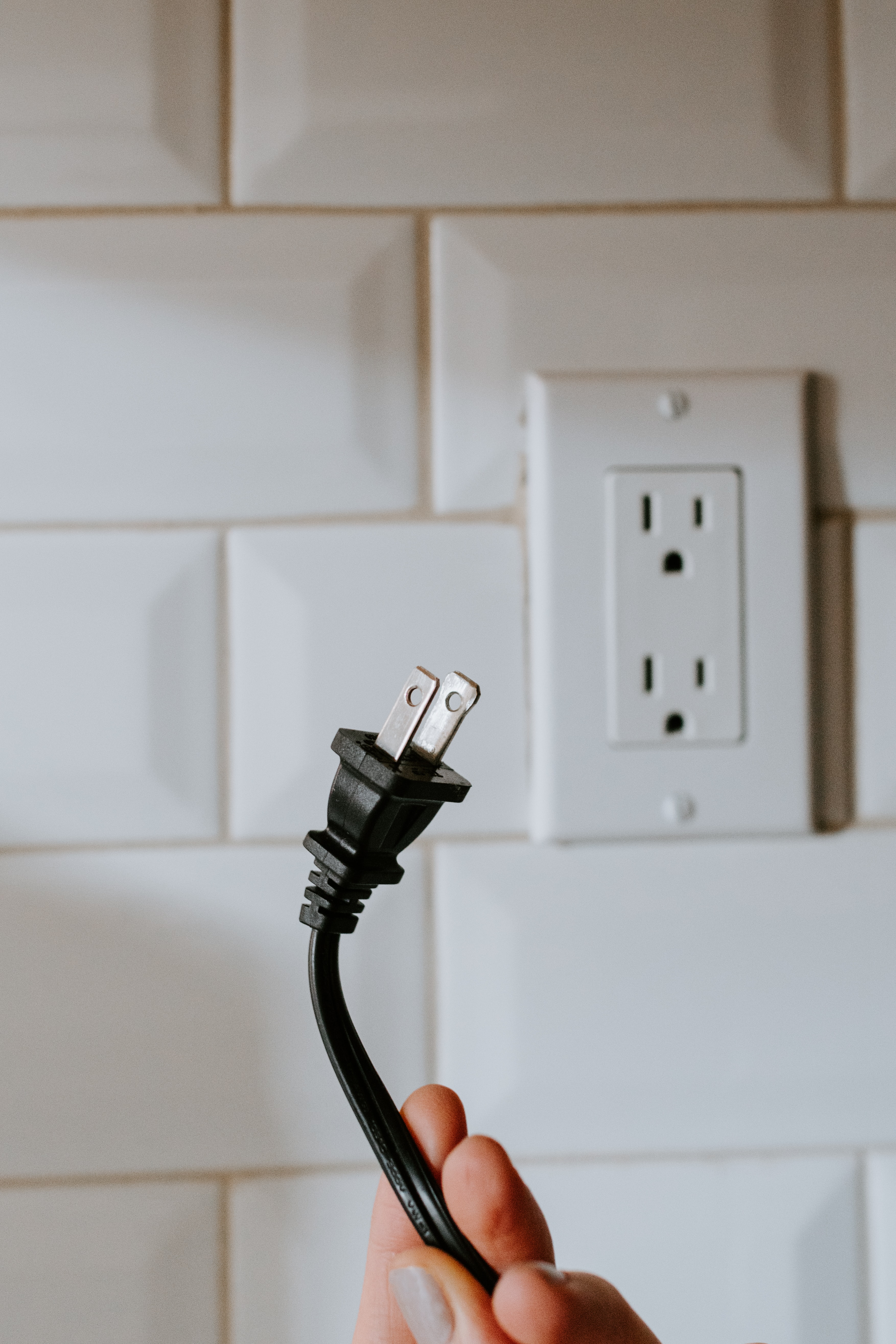 Pic of a plug disconnected from a socket